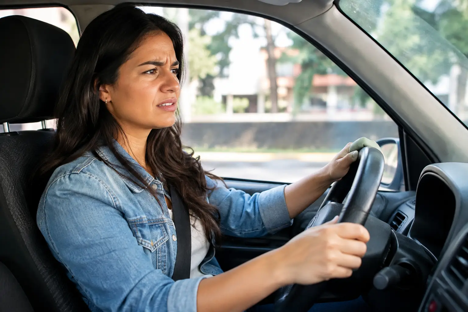 Direção pesada: 7 causas e o que fazer no carro